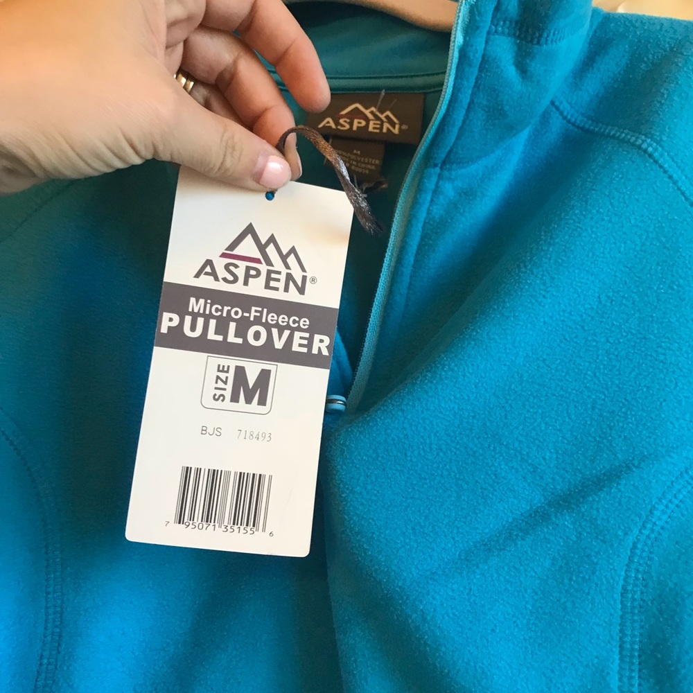 Half Zip no trades ❤️ - Picture 2 of 4